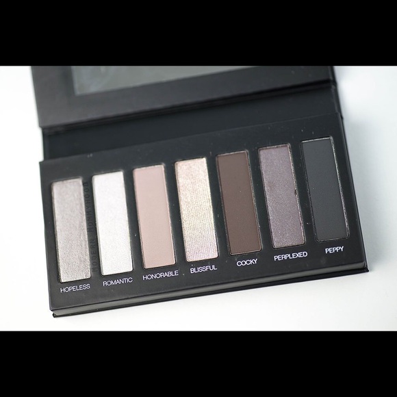 ✨HP✨ Younique Eyeshadow Palette 2 - Picture 2 of 4